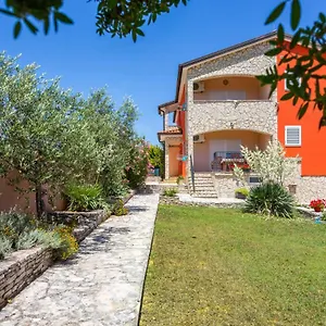 https://villa-orange-ii.pula-hotels.org